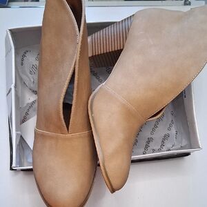 Chic Tan Ankle Booties